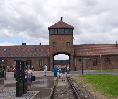 auschwitz-birkenau.jpg